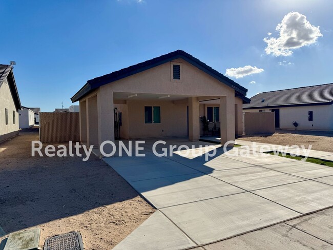 4855 E Los Olivos Dr in San Luis, AZ - Building Photo - Building Photo