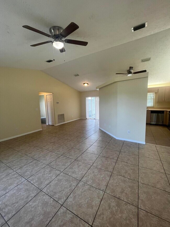 302 SW Carter Ave in Port St. Lucie, FL - Building Photo - Building Photo