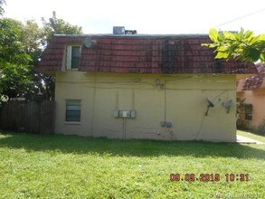 1651 SW 40th Terrace-Unit -# 1 in Fort Lauderdale, FL - Building Photo - Building Photo