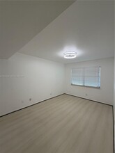 125 SW 1st Ave-Unit -125 in Hallandale Beach, FL - Building Photo - Building Photo