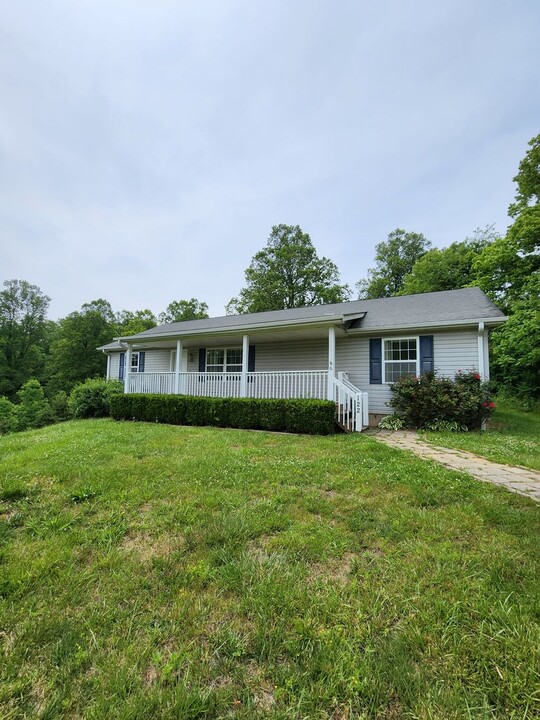 122 Greenridge Rd in Weaverville, NC - Building Photo