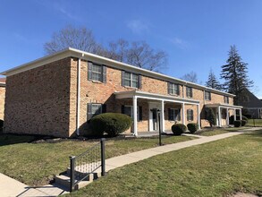 101 Village Green Ln in Carmel, IN - Building Photo - Building Photo