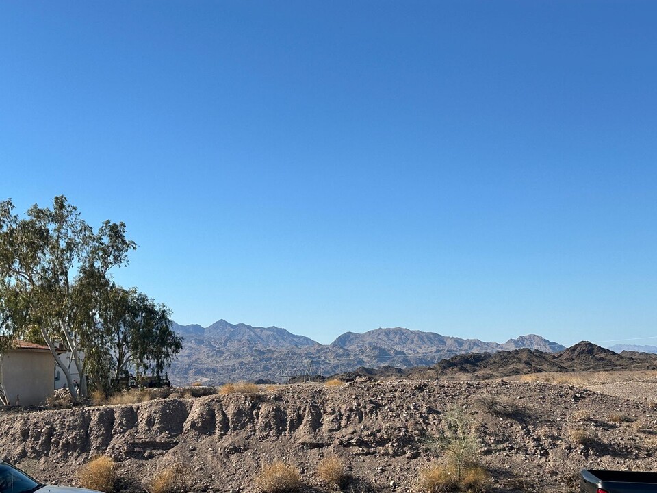 862 Florence Ave in Bullhead City, AZ - Foto de edificio