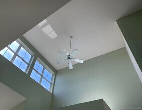 850 E Main St in Stamford, CT - Building Photo - Building Photo