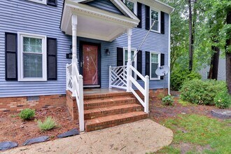 103 Lakewood Cir in Yorktown, VA - Foto de edificio - Building Photo