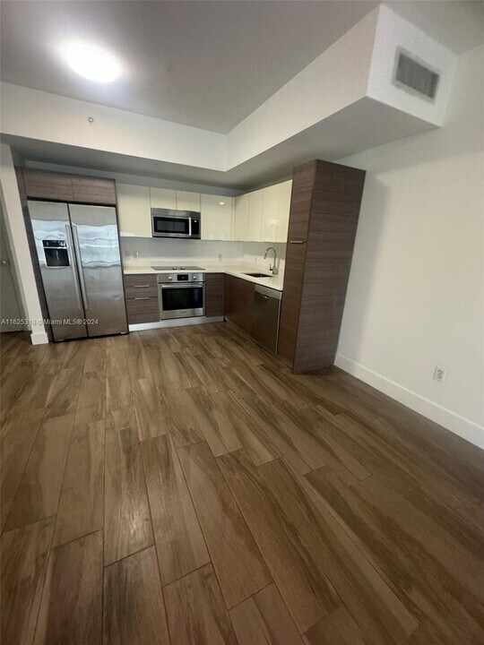 1010 SW 2nd Ave, Unit 605 in Miami, FL - Building Photo