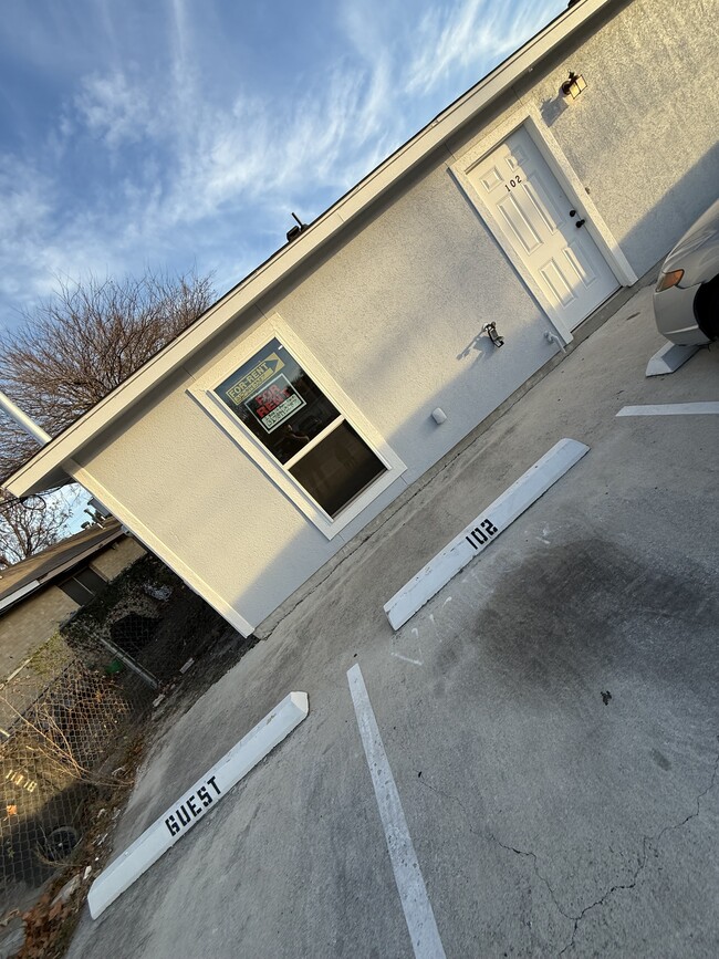 11114 Baywood St, Unit 102 in San Antonio, TX - Building Photo - Building Photo