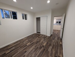 7500 Yarmouth Ave in Los Angeles, CA - Building Photo - Building Photo