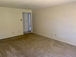 26 College St in Clinton, CT - Building Photo - Building Photo