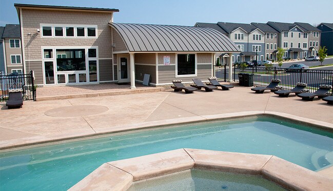 Charleston Townes in Harrisonburg, VA - Building Photo - Building Photo