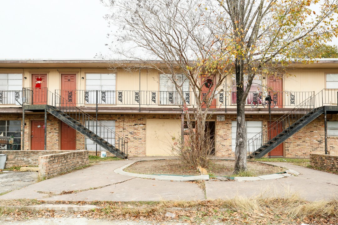 Winfree Apartments in Houston, TX - Building Photo