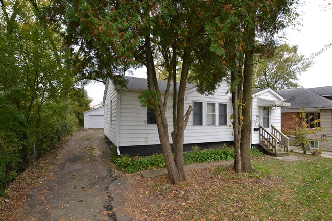 property at 1408 Woodruff Rd