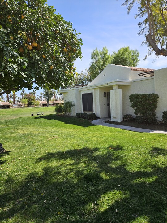 34734 Calle Sestao, Unit Cat Canyon CC 2-2 in Cathedral City, CA - Foto de edificio