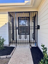 8225 Gladstone St in Houston, TX - Building Photo - Building Photo