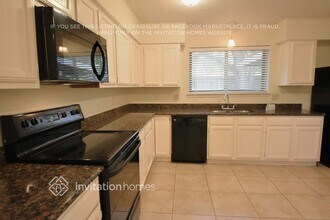 1819 Pilgrims Point Dr in Friendswood, TX - Foto de edificio - Building Photo