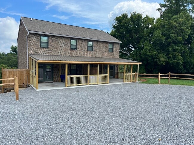 9934 Asheville Hwy in Strawberry Plains, TN - Building Photo - Building Photo