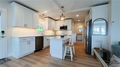 115 Wellington Ave in Newport, RI - Building Photo - Building Photo