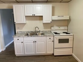 916 Main St, Unit 1 in Vassalboro, ME - Building Photo