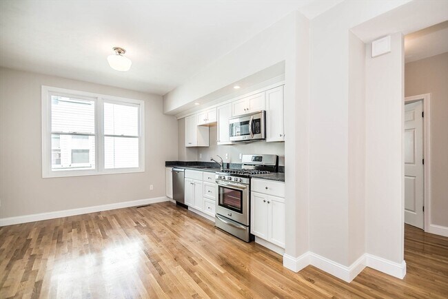 75 Summer St, Unit 1 in Medford, MA - Building Photo - Building Photo