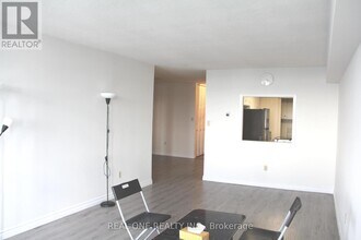 3300 Don Mills Rd in Toronto, ON - Building Photo - Building Photo