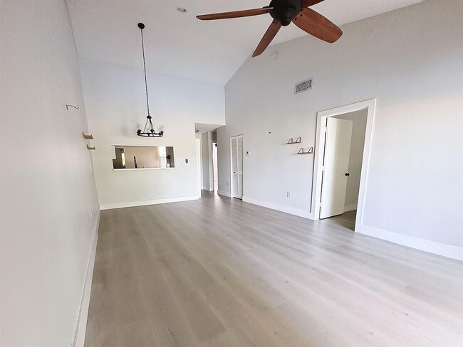 225 SW 113th Way, Unit 225 in Pembroke Pines, FL - Building Photo - Building Photo