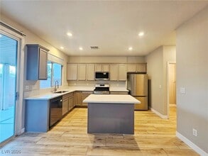 9500 W Spring Blush Ave in Las Vegas, NV - Building Photo - Building Photo