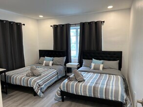 501 NE 70th St, Unit 1 in Miami, FL - Foto de edificio - Building Photo