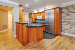 437 Winnacunnet Rd in Hampton, NH - Building Photo