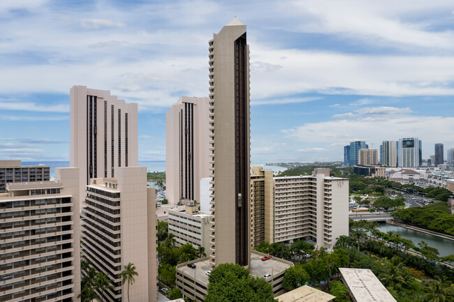 Waikiki Marina Towers in Honolulu, HI - Foto de edificio - Building Photo