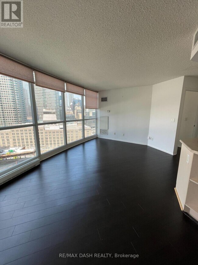 18 Yonge St in Toronto, ON - Building Photo - Building Photo