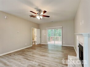 1218 Azalea Dr in Zebulon, NC - Foto de edificio - Building Photo