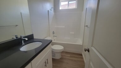 8407 Grandy St in Bakersfield, CA - Building Photo - Building Photo