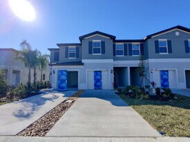 23320 Papyrus Way in Lutz, FL - Building Photo