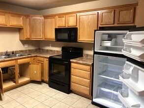 131 Edna St in Waynesville, MO - Building Photo - Building Photo