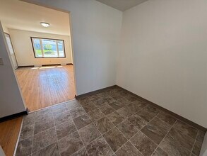 299 Park St in Oregon, WI - Foto de edificio - Building Photo