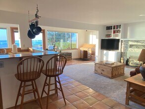 23705 E Cliff Dr in Santa Cruz, CA - Building Photo - Building Photo