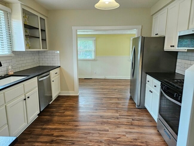 1201 N Water St in Silverton, OR - Building Photo - Building Photo