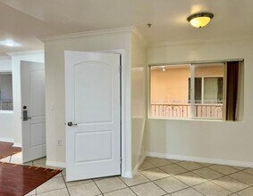 13525 Vanowen St in Los Angeles, CA - Building Photo - Building Photo