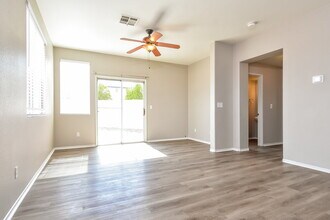 5452 Pergola Ct in North Las Vegas, NV - Foto de edificio - Building Photo