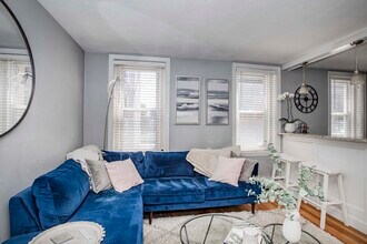 132 Emerson St, Unit 13 in Boston, MA - Building Photo - Building Photo