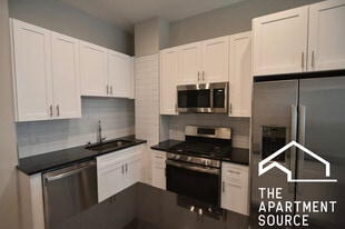 1740 W Greenleaf Ave, Unit 103 in Chicago, IL - Building Photo