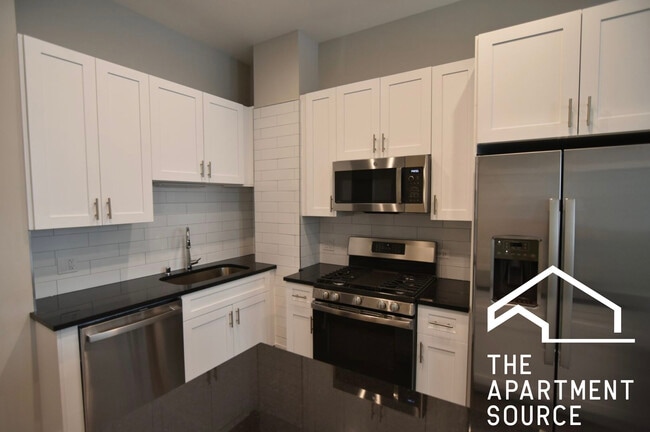 1740 W Greenleaf Ave, Unit 103