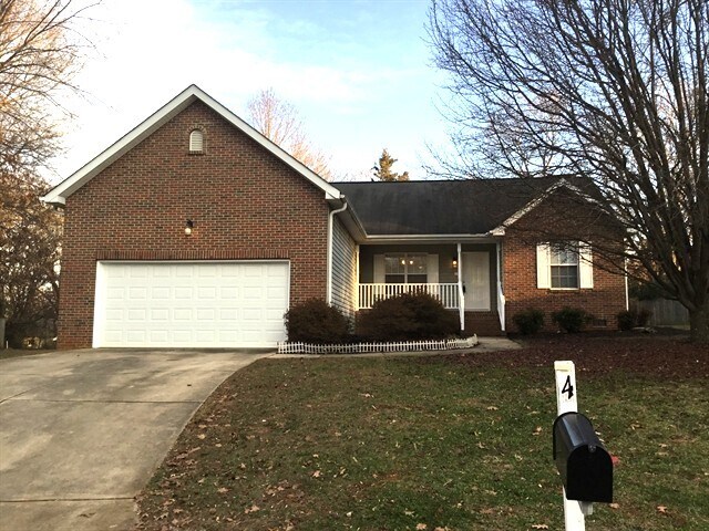 4 Forsythia Ct in Greensboro, NC - Building Photo