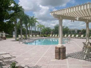 8630 Buccilli Dr-Unit -302 in Orlando, FL - Foto de edificio - Building Photo