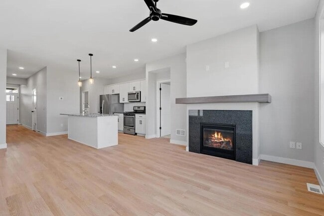 5517 Welter Wy in Chaska, MN - Building Photo - Building Photo