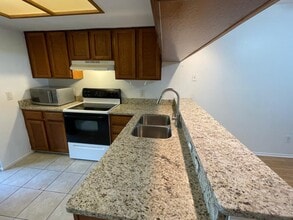 70 Woodlake Pl in Oldsmar, FL - Building Photo - Building Photo