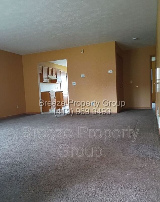 2960 Megan Cir in Youngstown, OH - Building Photo - Building Photo