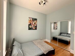 2604 W Fullerton Ave in Chicago, IL - Building Photo - Building Photo