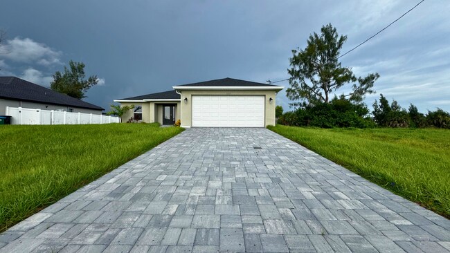 2205 NW 2nd Pl in Cape Coral, FL - Building Photo - Building Photo