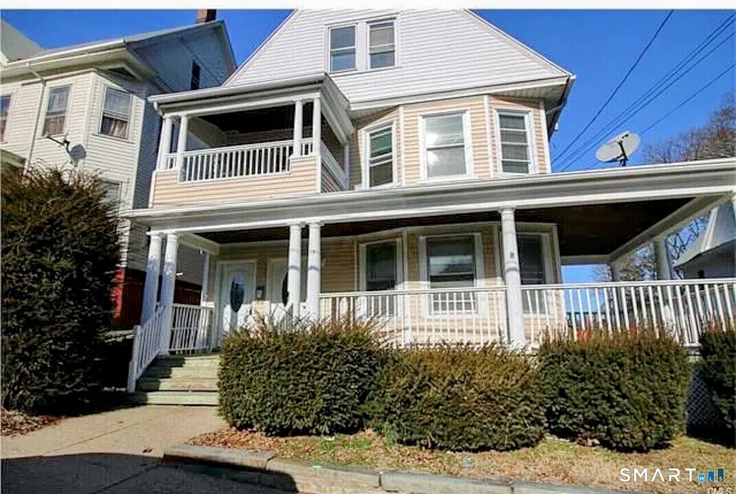 27 9th St in Derby, CT - Building Photo